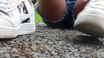 she urinates into her leggings into the street she was desperate
