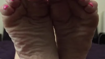 ROXIE INTO CONVERSE : SNIFF  STROKE : TOES JOI GAME