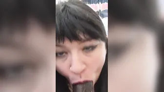 Blowing big black cock