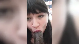 Blowing big black cock