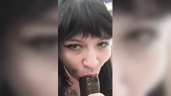 Blowing big black cock