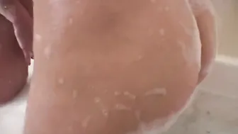 Simpson Twin with natural titties and twat Bathtub Finger Fuck