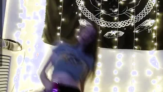 Little bitch played with toy on chaturbate