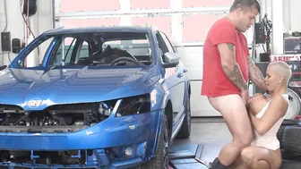 RIM4K. Slovakian mom with short hair relaxes mechanic by asslicking