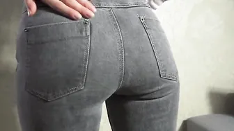 Teens Women Showing Off Her Phat Booty into Tight Jeans