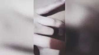 فتاة مغربية تلمس بوسها العصير ضيق