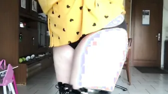 J aime bouger mon gros cul avec mes cuissardes