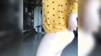 J aime bouger mon gros cul avec mes cuissardes