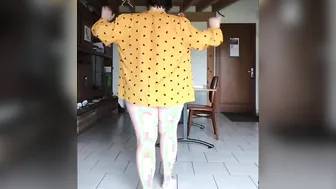 J aime bouger mon gros cul avec mes cuissardes