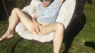 Lusty mom masturbates and squirts inside the chair