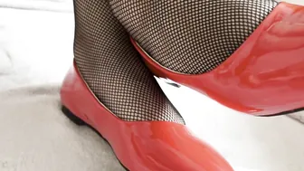 SHOEJOB 4K with red stilettos  fishnet pantyhose.Big creampie
