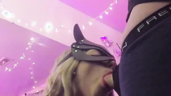 xkendallrose wraps her lips around penis