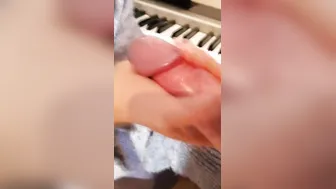 Unterbrochen porn video – Bj am Klavier - schon wieder durch harten Schwanz unterbrochen worden.