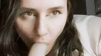 Goddess beauty plays with sweet snatch