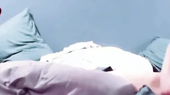 Working from home mom humps a pillow till she jizzes
