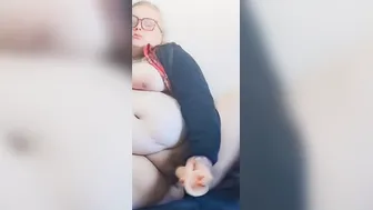 Lib play with her huge vagina. Milf having fun with her 20cm sex toy 
