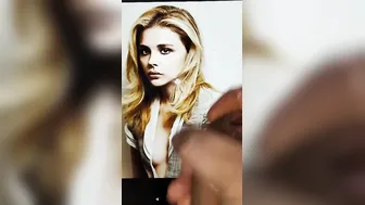Chloë Moretz's Dirty Little Secret - A Hot Masturbation Session