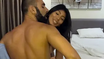 Elena La Troia - Tradisce Il Marito Cornuto Sul Suo Letto E Gli Prepara Una Sorpresa