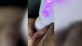 Mom’s new dildo makes her juicy cunt cum