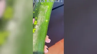 cougar se gode la chatte avec une énorme courgette - FAMILY HOLIDAY Saison two Ep 3/6 - FK2