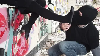 Feet worship compilation three - Worshipping a inked moms toes