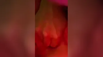 Amateur mom finger fucked herself whilst sexting