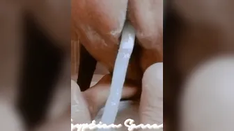 Arabe porn video – Sticking 12 inch toy inside my butt .. so painful ... شرموطه بتدخل زب صناعى طويل فشخ فى طيزها ..