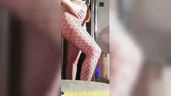 I thought that he want pole dancebut he did full belly inflation by bike pump/homemades/queenbelly
