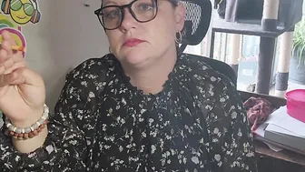 Quick smoke break for busy secretary