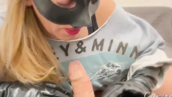 What Catwoman thinks about when she blows Batmans dick ? point of view PARODY CUMPLAY LONG GLOVES BONDAGE