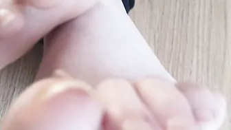 Do you have a toes bondage? look at my 20yo feet and wrinkled soles