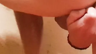 I love to stick my finger into my asshole while I jerking off. Would you like to banged me?