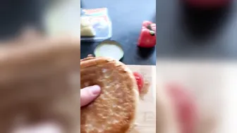 Twój malutki potworek wjeżdża do moich ust