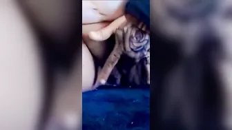 The voluptuous and fat pussy of lib. She strokes her clitoris until she squirts.