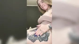 Twerk booty shaking