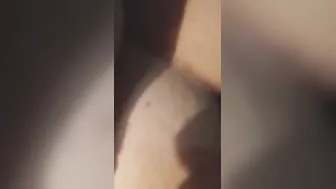 MIO VICINO MI ROMPE IL CULO E MI SBORRA DENTRO