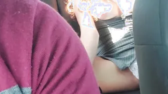 Mujer se masturba mientras yo manejo el UBER