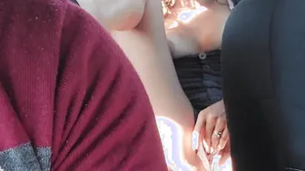 Mujer se masturba mientras yo manejo el UBER