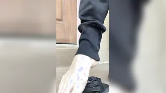 Fancy flip flop dangle on old mom toes