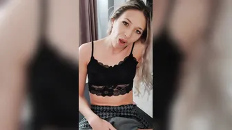 She Fucks Her Dripping Cunt With Sex Toy