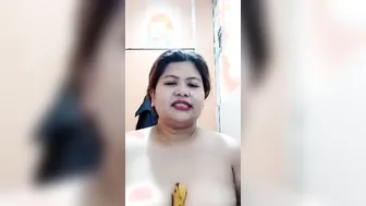 Masturbate and finger fuck at work