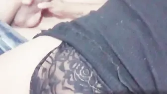 Caliente y con ganas Le doy mi panocha a mi amigo.