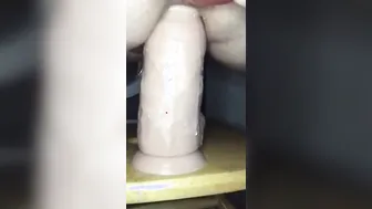 Stretching my snatch with a vibrator into my butt