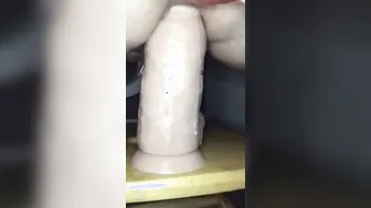 Stretching my snatch with a vibrator into my butt