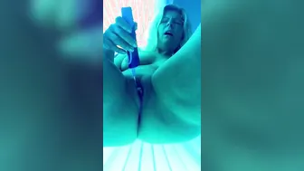 Squirt orgasm by Electric toothbrush into the Tancenter.