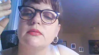 Bombshell Dark Haired Quick Smoke- Close Up