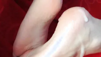 Sharing mistress toes... 2 cum on foot