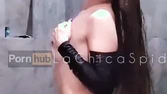 LaChicaSpider Probando un nuevo juguetito de ParadiseVM se viene muy rico 