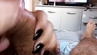 口の中でディックと遊ぶ非常に濡れたフェラチオ.