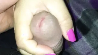 si diverte con le mie mani quando mi riposo......hand job compilation